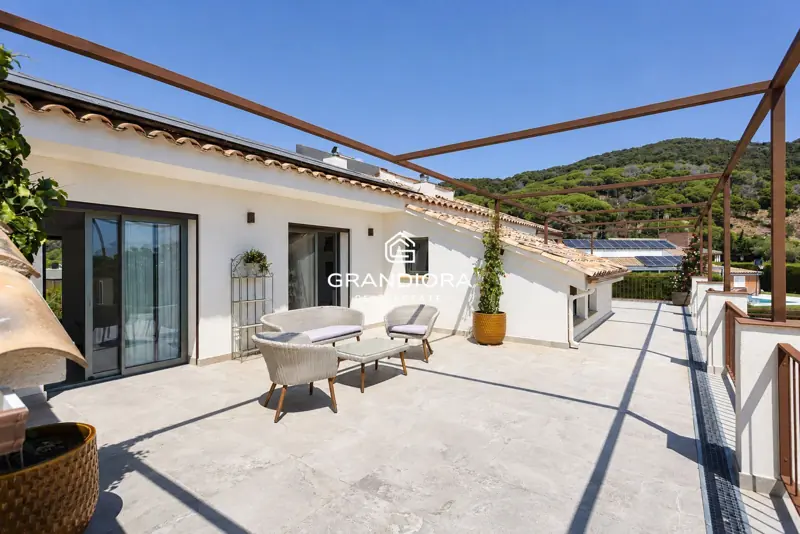 Furnished 7-bedroom house with pool and multiple terraces in Cabrils — 60