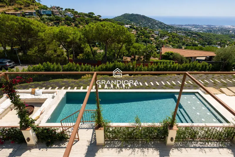 Furnished 7-bedroom house with pool and multiple terraces in Cabrils — 61