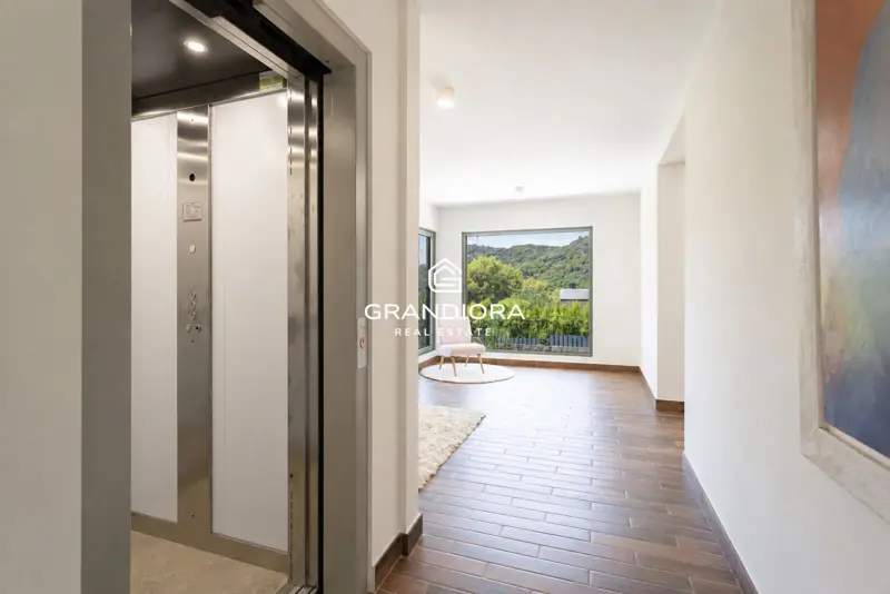 Furnished 7-bedroom house with pool and multiple terraces in Cabrils — 68