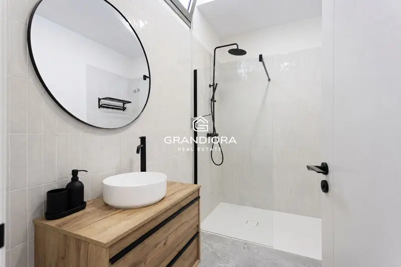 Furnished 7-bedroom house with pool and multiple terraces in Cabrils — 74