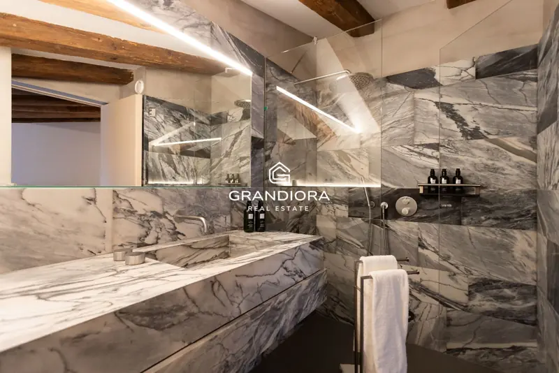 Luxury 245 m² home with private terrace in Palau Moxó, Gothic Quarter — 36