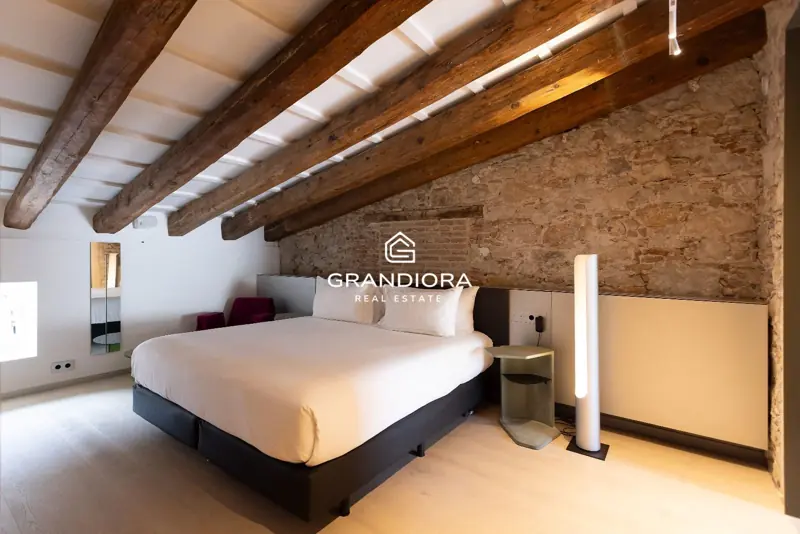 Luxury 245 m² home with private terrace in Palau Moxó, Gothic Quarter — 40