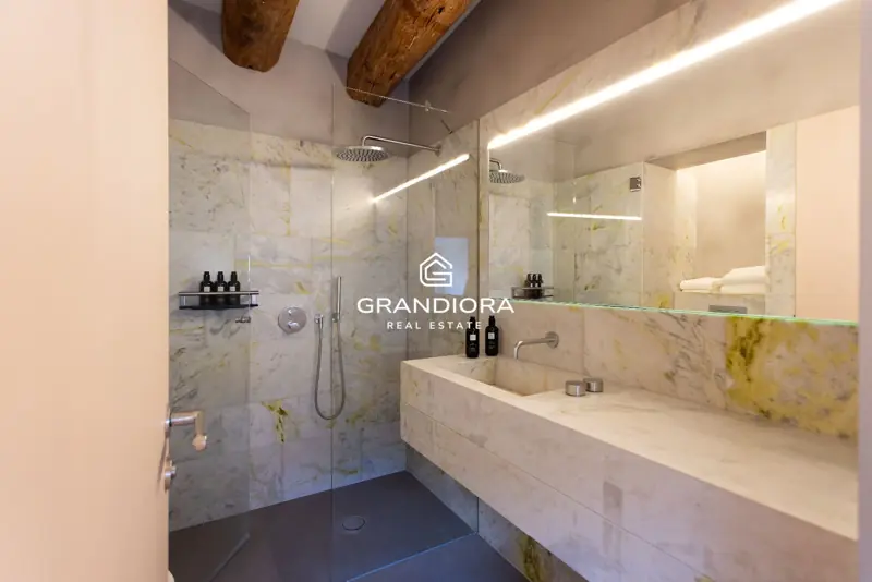 150 m² duplex with terrace and views of Sant Just in Palau Moxó, Gothic Quarter — 35