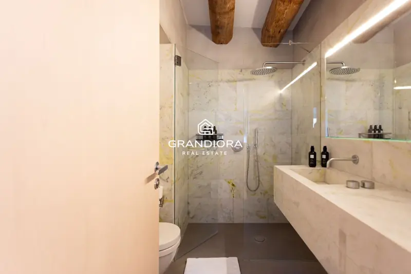 150 m² duplex with terrace and views of Sant Just in Palau Moxó, Gothic Quarter — 36