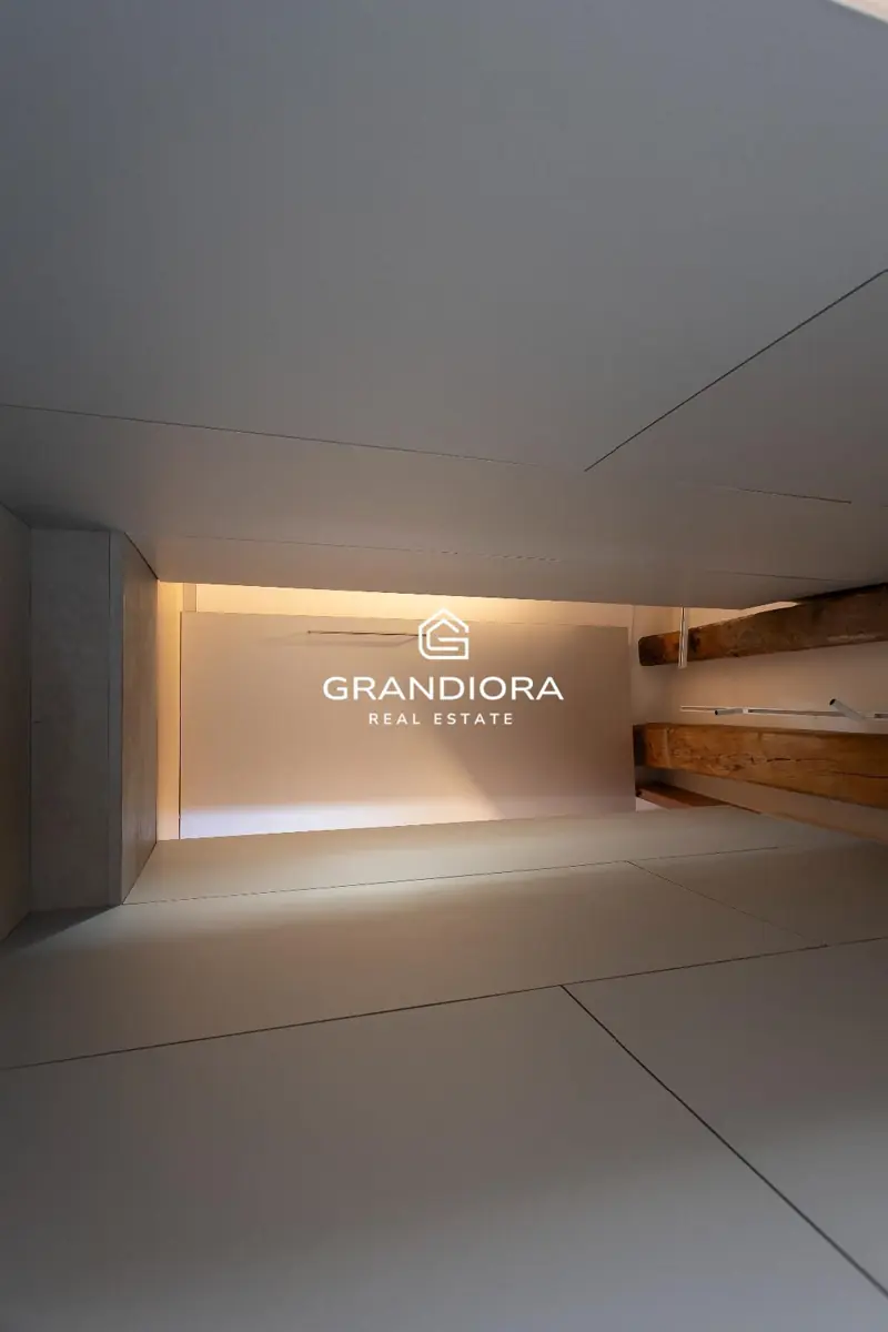 190 m² duplex with 35 m² terrace in Palau Moxó, Gothic Quarter — 24