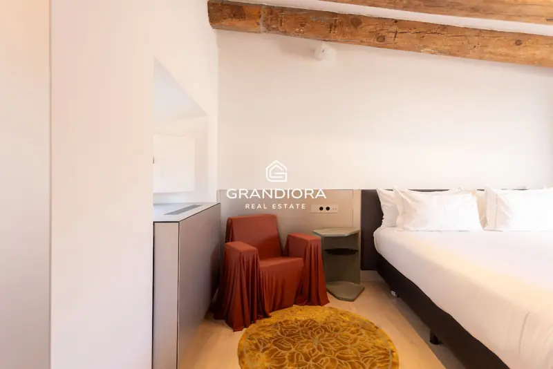 190 m² duplex with 35 m² terrace in Palau Moxó, Gothic Quarter — 26