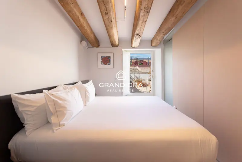 190 m² duplex with 35 m² terrace in Palau Moxó, Gothic Quarter — 28