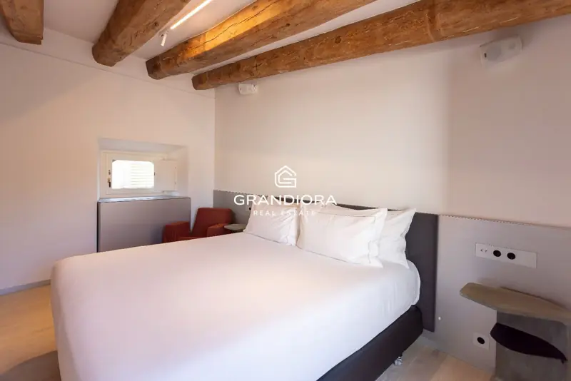 190 m² duplex with 35 m² terrace in Palau Moxó, Gothic Quarter — 32