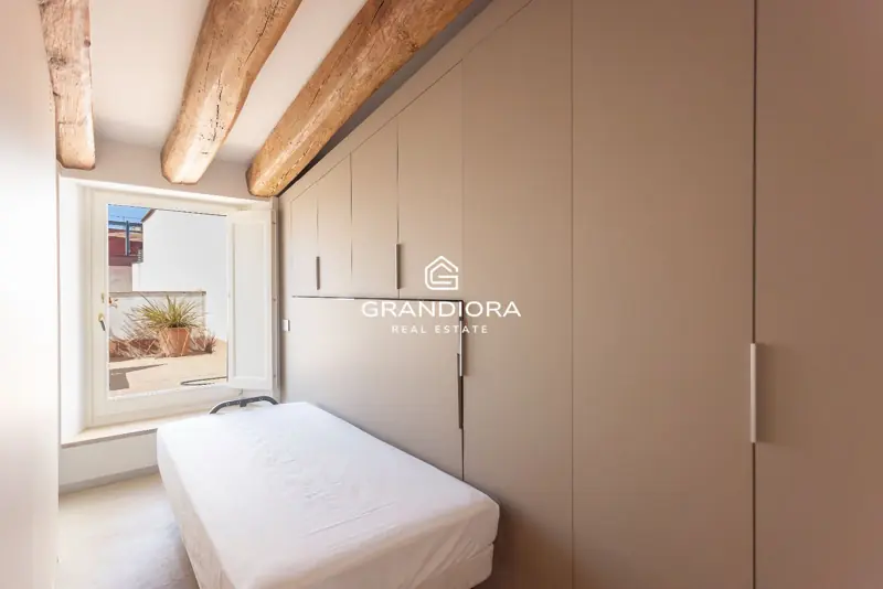 190 m² duplex with 35 m² terrace in Palau Moxó, Gothic Quarter — 35
