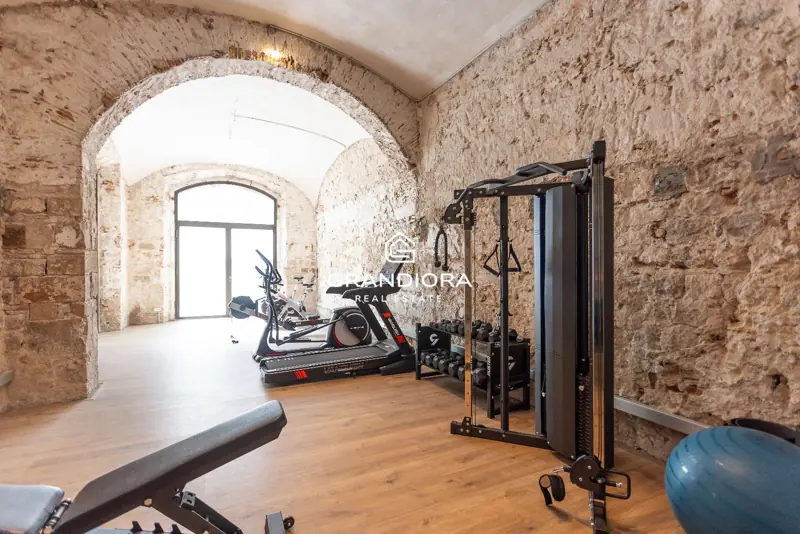 190 m² duplex with 35 m² terrace in Palau Moxó, Gothic Quarter — 41