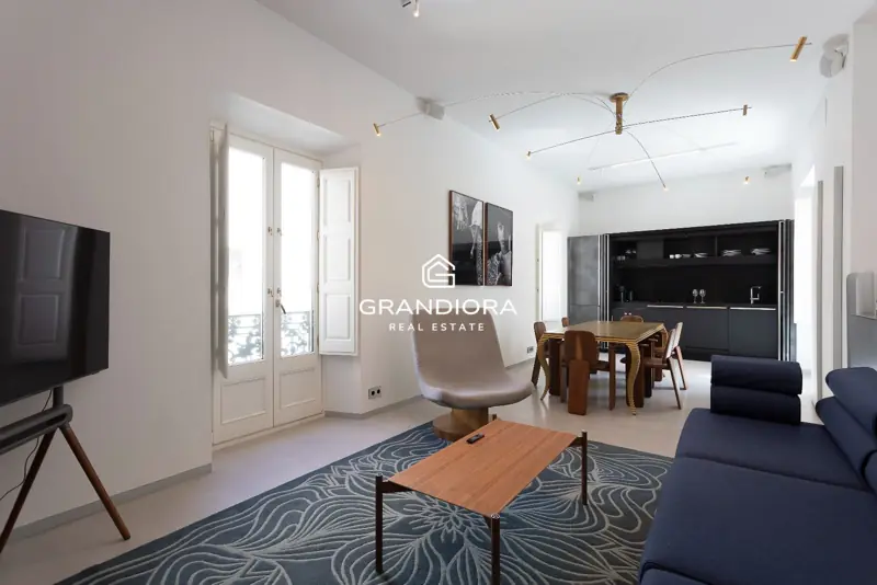 140 m² loft-style duplex with private patio in Palau Moxó, Gothic Quarter