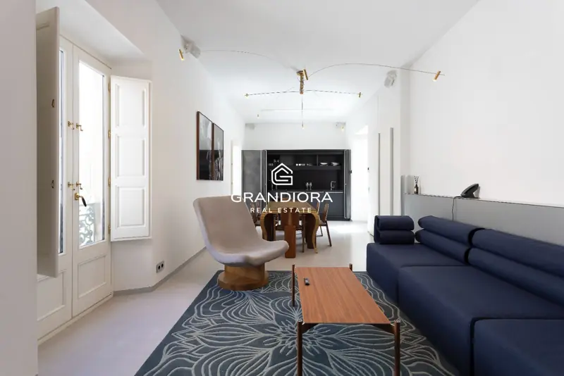 140 m² loft-style duplex with private patio in Palau Moxó, Gothic Quarter — 2