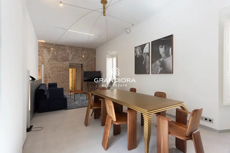 140 m² loft-style duplex with private patio in Palau Moxó, Gothic Quarter — 4