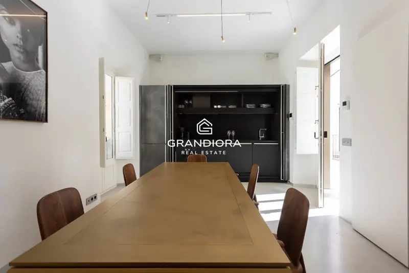 140 m² loft-style duplex with private patio in Palau Moxó, Gothic Quarter — 9