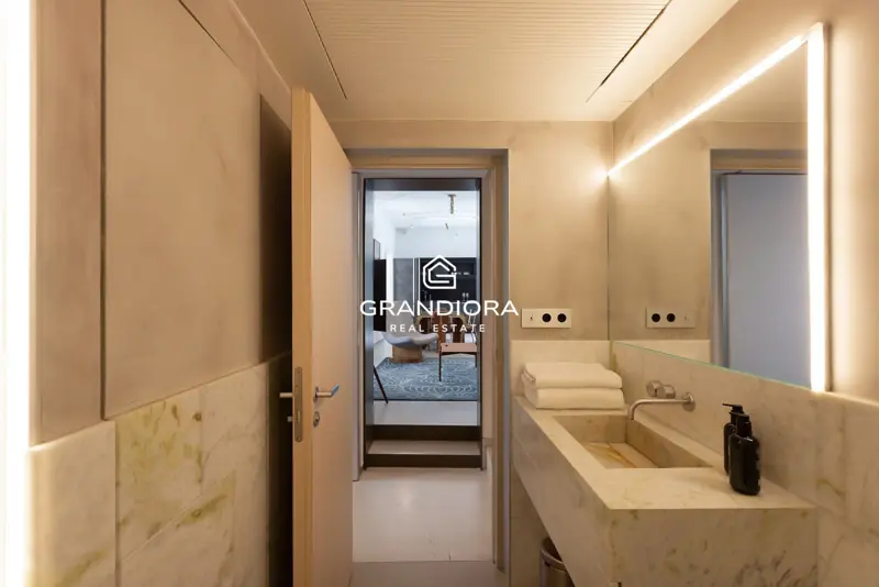 140 m² loft-style duplex with private patio in Palau Moxó, Gothic Quarter — 17