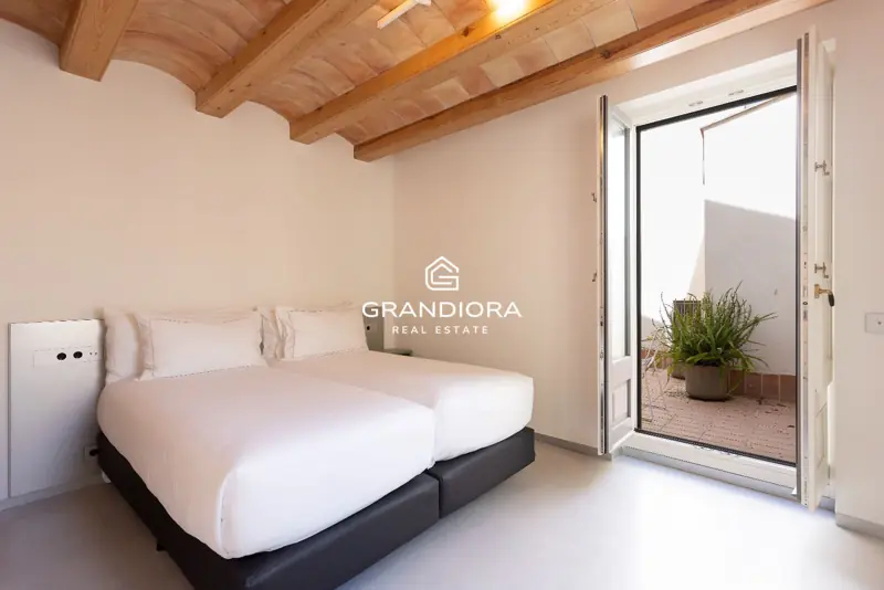 140 m² loft-style duplex with private patio in Palau Moxó, Gothic Quarter — 18