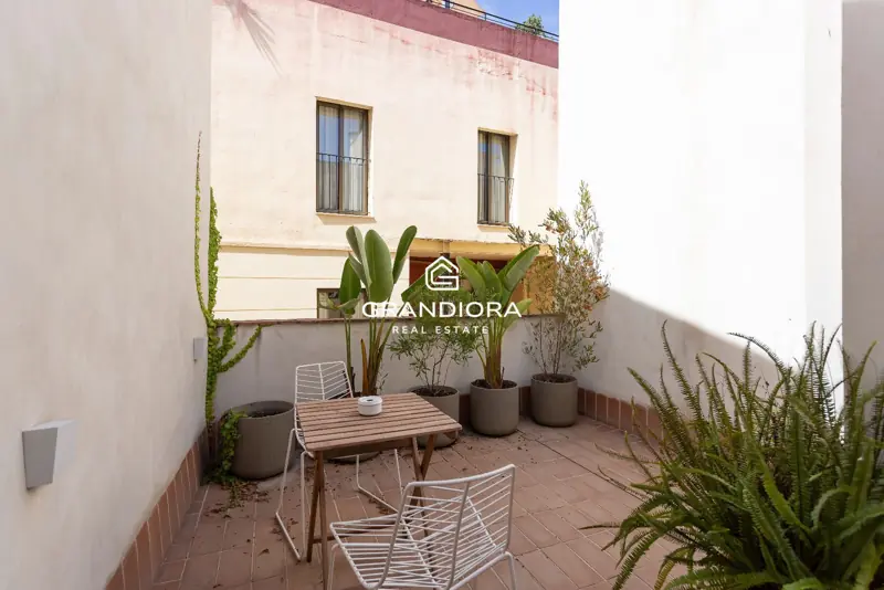140 m² loft-style duplex with private patio in Palau Moxó, Gothic Quarter — 21