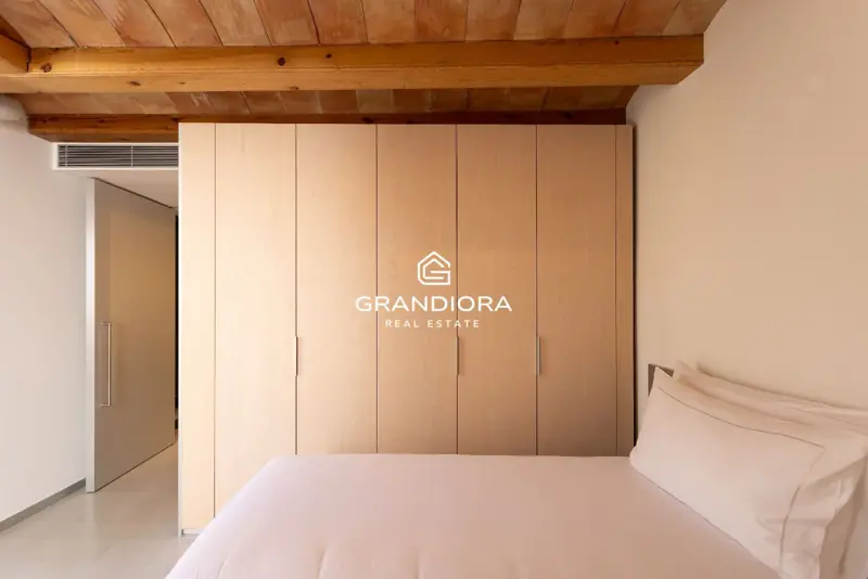 140 m² loft-style duplex with private patio in Palau Moxó, Gothic Quarter — 24