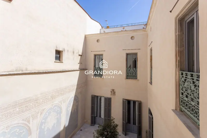 140 m² loft-style duplex with private patio in Palau Moxó, Gothic Quarter — 26