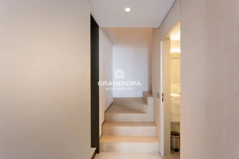 140 m² loft-style duplex with private patio in Palau Moxó, Gothic Quarter — 27