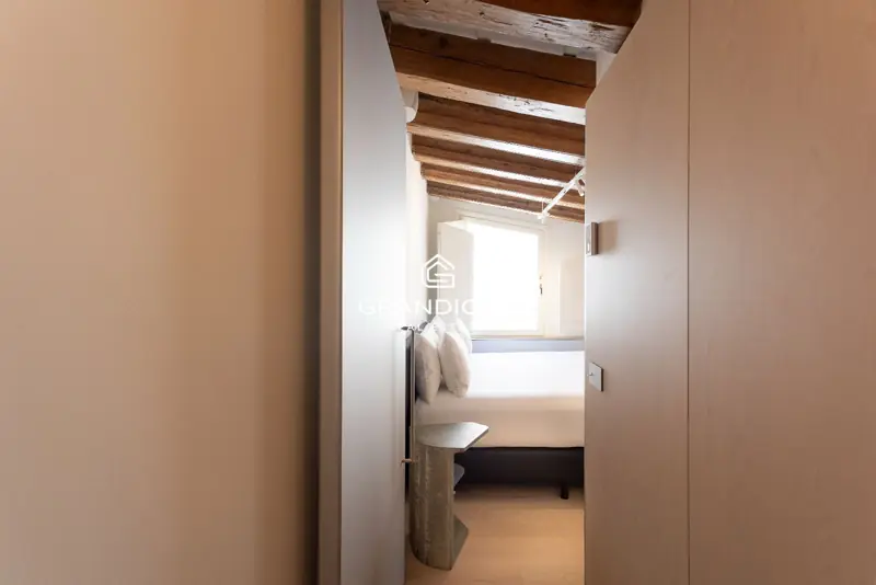 140 m² loft-style duplex with private patio in Palau Moxó, Gothic Quarter — 29