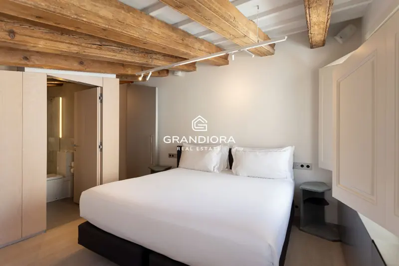 140 m² loft-style duplex with private patio in Palau Moxó, Gothic Quarter — 31