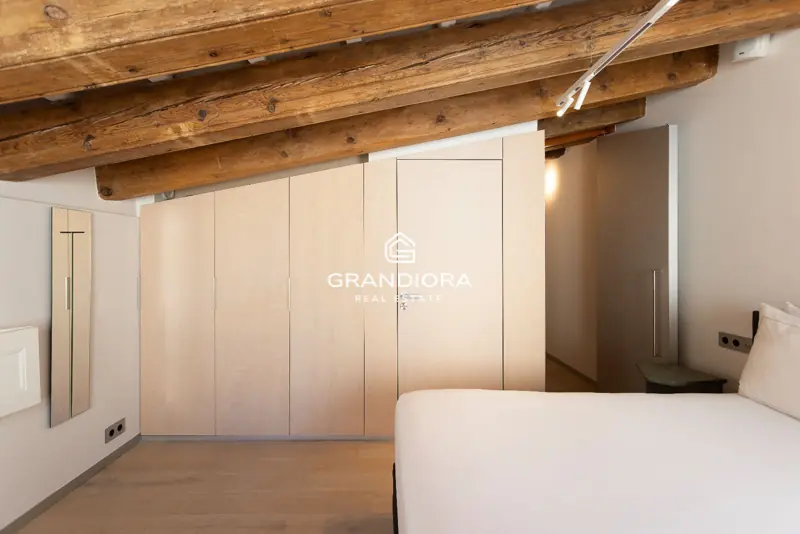 140 m² loft-style duplex with private patio in Palau Moxó, Gothic Quarter — 32