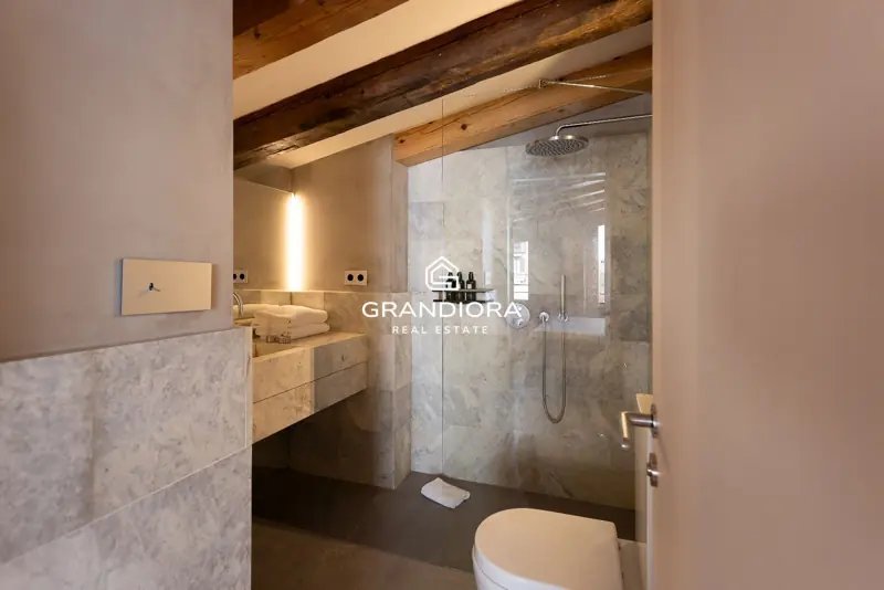 140 m² loft-style duplex with private patio in Palau Moxó, Gothic Quarter — 33