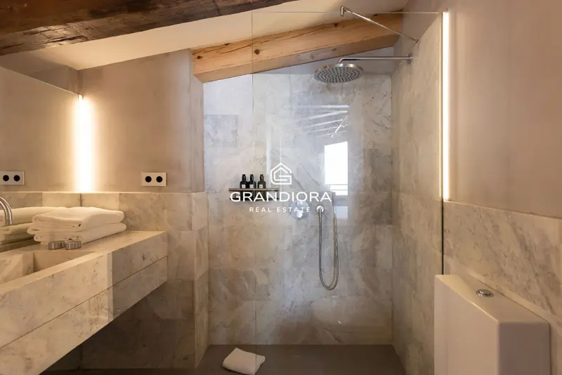 140 m² loft-style duplex with private patio in Palau Moxó, Gothic Quarter — 34