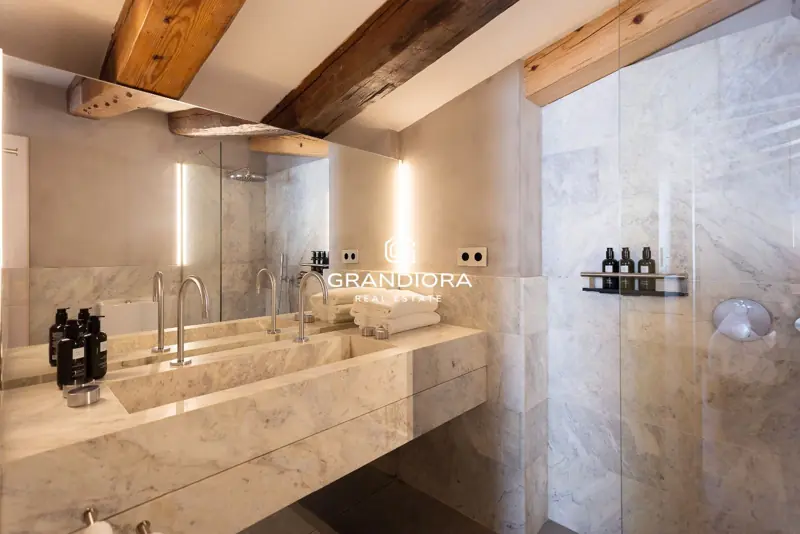 140 m² loft-style duplex with private patio in Palau Moxó, Gothic Quarter — 35