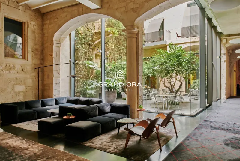 140 m² loft-style duplex with private patio in Palau Moxó, Gothic Quarter — 49