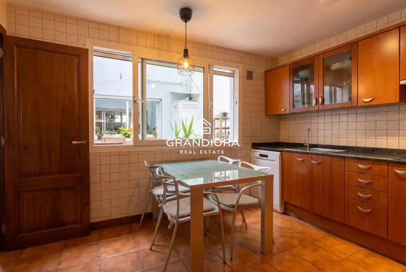 5-bedroom house at Passatge de l'Encarnació, Barcelona — 5