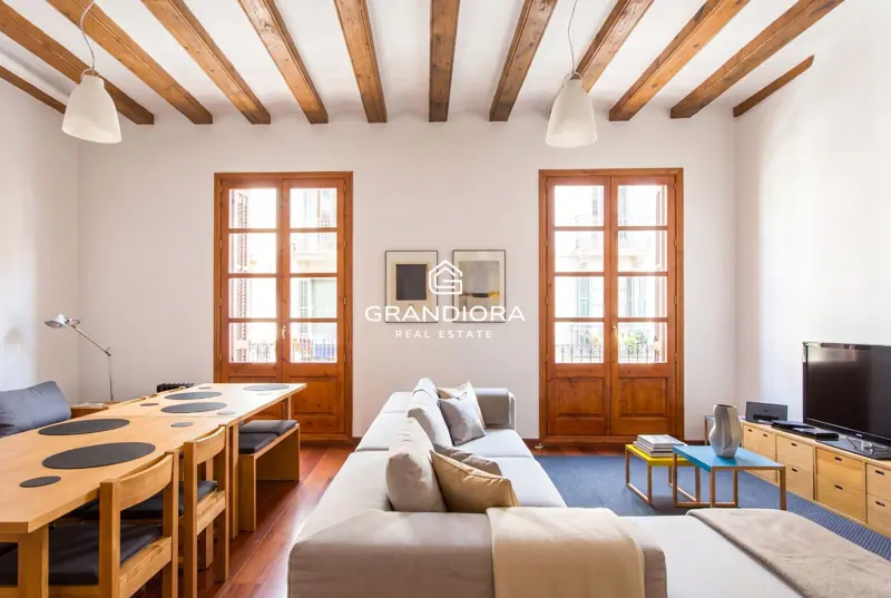 Furnished rental in El Born · 2 bedrooms, Catalan vault and plenty of light