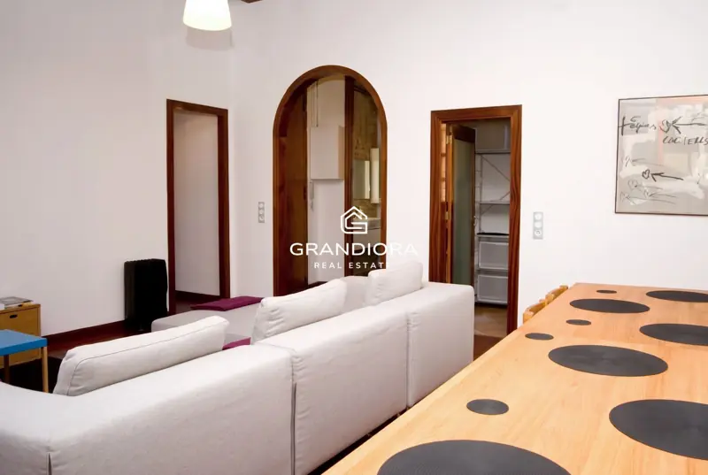 Furnished rental in El Born · 2 bedrooms, Catalan vault and plenty of light — 3