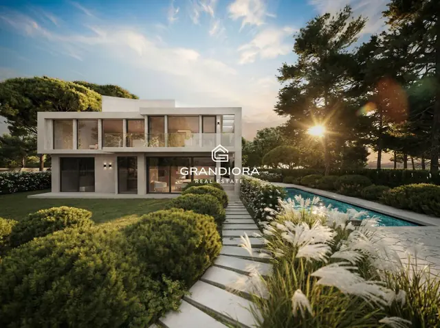 Spectacular contemporary house with pool and garden in Pedralbes, Barcelona