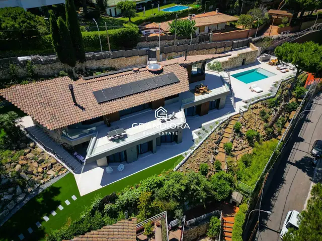 Villa de lujo con piscina y jardín de 1.700 m² en Premià de Dalt