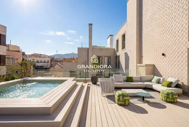 Spectacular new-build penthouse with private pool in a prime location, Barcelona