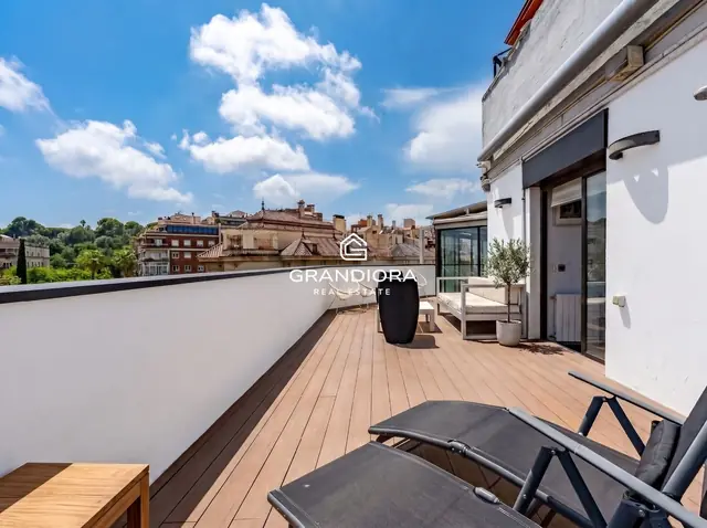 Exclusive penthouse with terrace and panoramic views over Barcelona