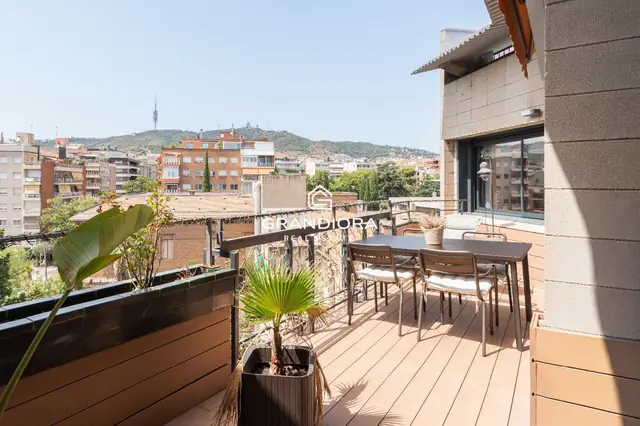 Exclusive penthouse with three terraces and panoramic views, upper Barcelona