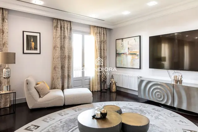 Exclusivo piso de 4 habitaciones en Passeig de Gràcia, Eixample