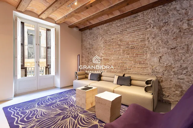 150 m² duplex with terrace and views of Sant Just in Palau Moxó, Gothic Quarter