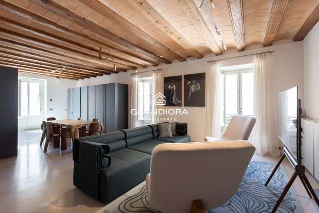190 m² duplex with 35 m² terrace in Palau Moxó, Gothic Quarter